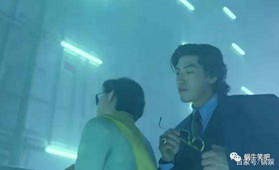 鹿畔阳光|56岁张耀扬须发皆白，再无乌鸦哥帅气形象，眼神犀利霸气依旧