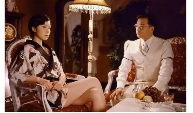 月影浓|18岁都不到的孙莉就被黄磊“搞定”，为何黄磊这么着急，怪不得