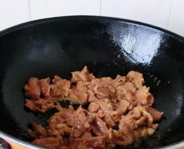 猪舌怎么做好吃？试试这种广式做法，香脆爽口，下饭又下酒