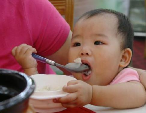 #你的育儿经#8个月宝宝吃错辅食住进医院,医生:别再以爱之砒霜"毒害"孩子