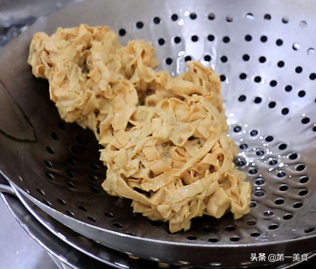 健康家常菜，五花肉炖海带！我家一周吃5次，保证上桌抢光光