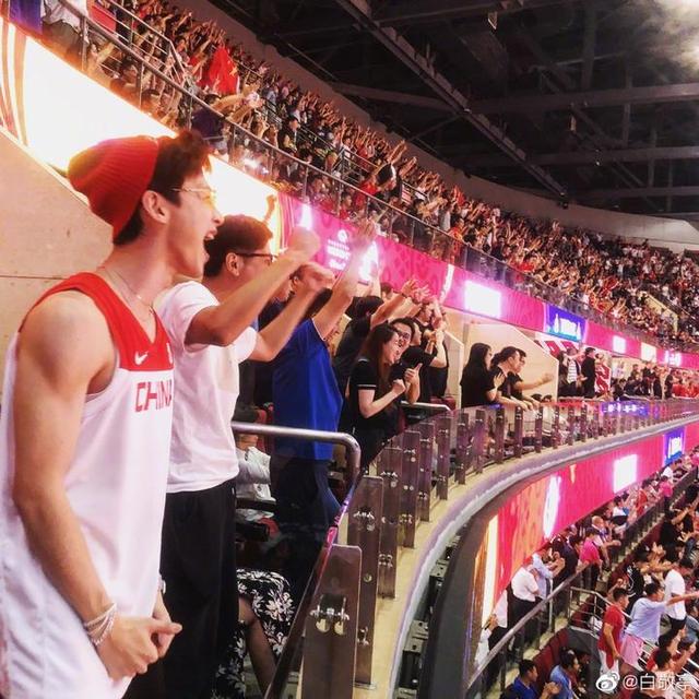 fun娱乐|腰围59cm，比沈腾头围还要小！白敬亭和王嘉尔互量腰围火了