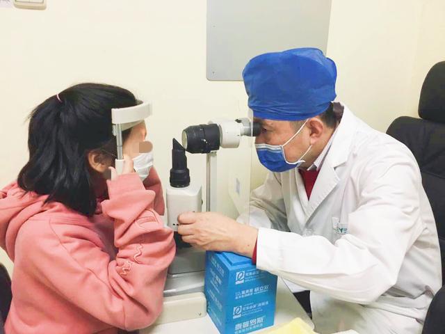你的育儿经■网课不断，你家孩子眼睛还好吗？专家：孩子每天需接触2小时户外自然光