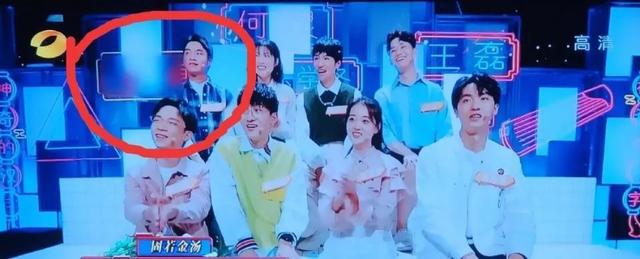 铿锵一族|何炅弯腰主持上热搜：你的用心良苦，要有人懂才有价值