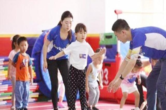 「超级宝妈」孩子腿部如果有两个“特征，”以后可能是高个子，你家孩子有没？
