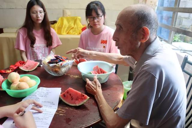 小分队|做采访、拍视频、做直播……这所高校的大学生这样庆祝建党百年