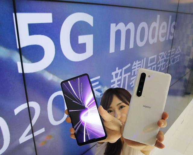 环球网■夏普公司推出全新Aquos R5G智能手机