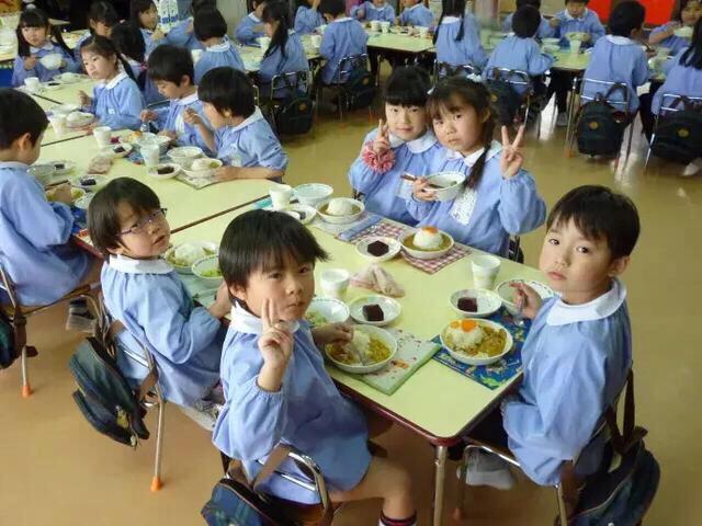 你的育儿经：日本上幼儿园免费啦！小学午餐低至10元