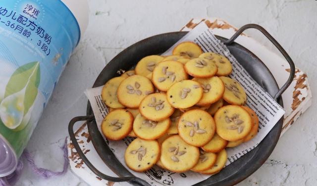 想吃薄脆的饼干不用去面包店买了，自己在家做，简单方便