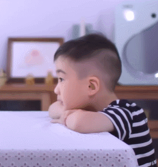 你的育儿经▲学校没开学怕耽误孩子早教？给孩子请一个人工智能机器人当家教吧