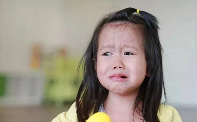 #超级宝妈#每个妈妈都会经历的尴尬瞬间：孩子在公共场合发脾气，怎么办？
