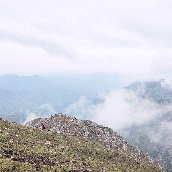 探访露骨山