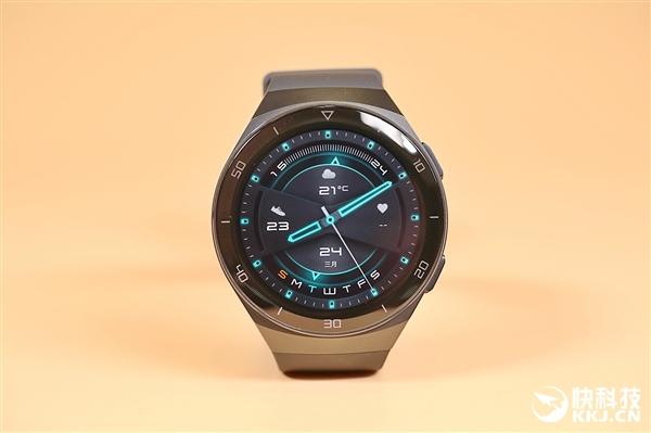 环球网@支持100种运动模式 华为Watch GT2e曜石黑开箱图赏
