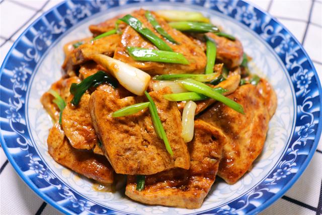 天冷了，家人就稀罕这道豆腐类美食，营养好吃又解馋下饭