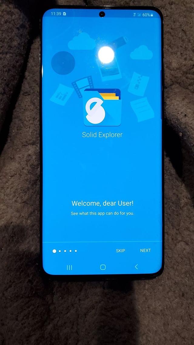 『环球网』Galaxy S20+ 5G真机谍照曝光：超窄边框+前摄打孔居中