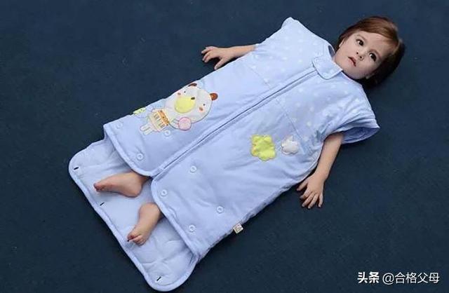孩子睡觉总爱踢被子，父母真的知道原因吗？其实大多是孩子故意的