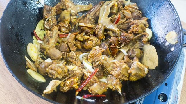 这才是鹅肉最好吃的做法，掌握这个技巧，肉质细腻醇厚，越吃越香