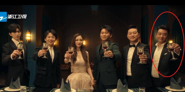 跑男第八季宣传片郑恺站在最边上，没挨着baby，地位受挑战？|fun娱乐