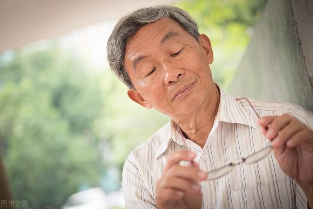 血液黏稠的人，出现4个异常迹象，小心血栓形成了，早点做检查