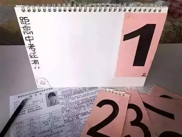 [暖先生格调]初三生父亲晒出女儿中考图，看哭万人： 孩子，读书虽苦，却是最容易的那条！