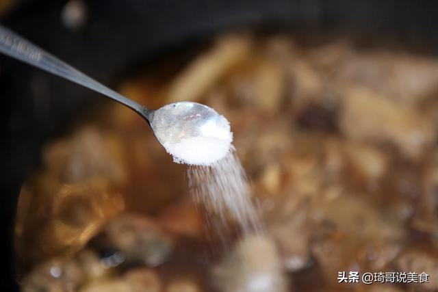 烧鸡块炖鸡汤，千万别焯水，大厨教你“2放1不放”，比饭店还香