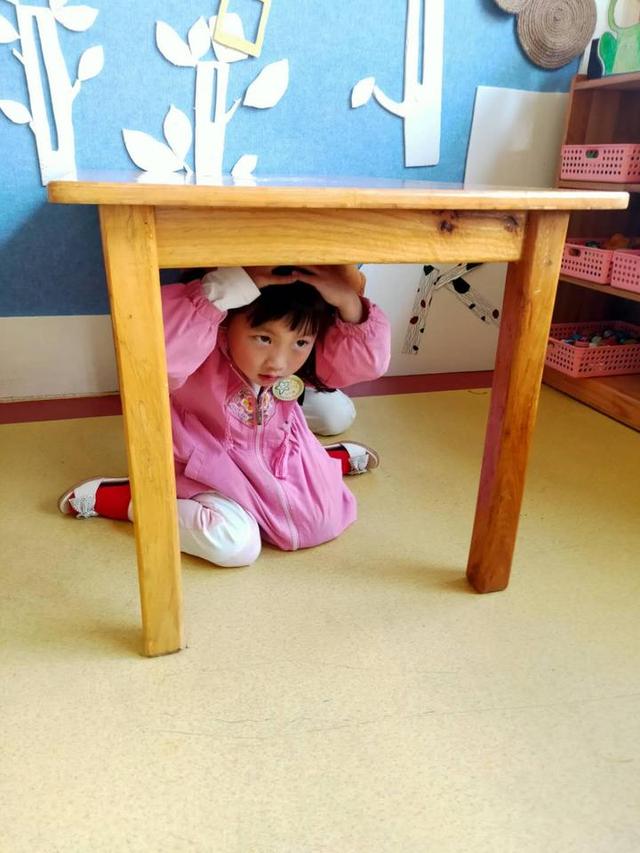 #你的育儿经#磐安县尖山实验幼儿园举行防震地震演习活动