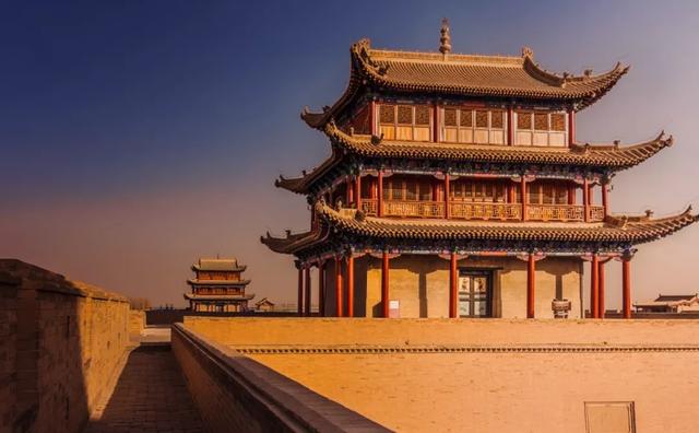 「你的育儿经」书架上的最美中国纪录片《这里是中国》，每一页都震撼人心