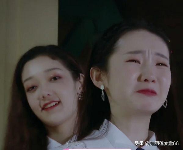 电影工厂|张艺凡穿短裤在地上打滚，却忘了镜头的存在，她的腿型无意抢镜