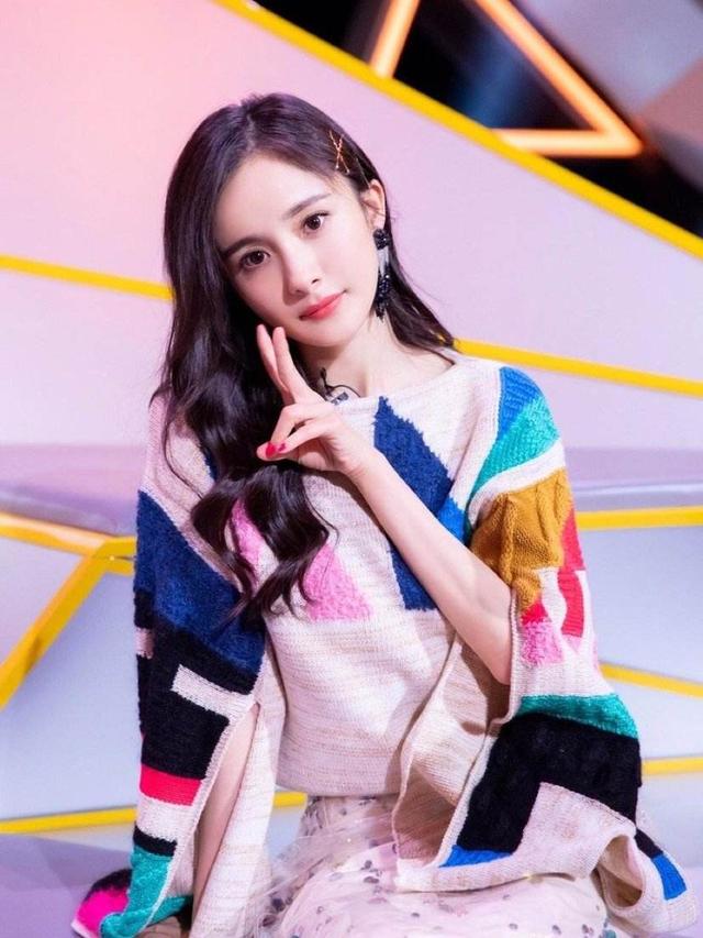 瓶的盖儿|杨幂虽照朴素，但也迷人