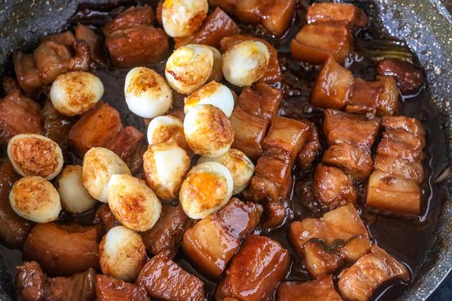 做红烧肉不用炒糖色，一样颜色红润有焦糖味，牢记这2招，真香