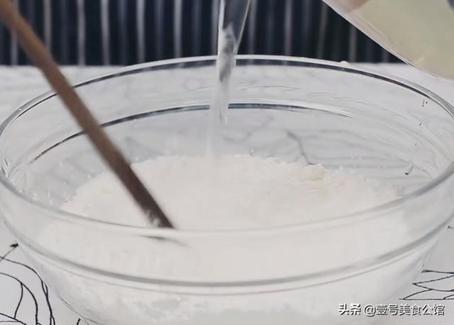 想吃凉皮不用买，学会这招，现做现吃，Q弹爽滑又美味，真解馋