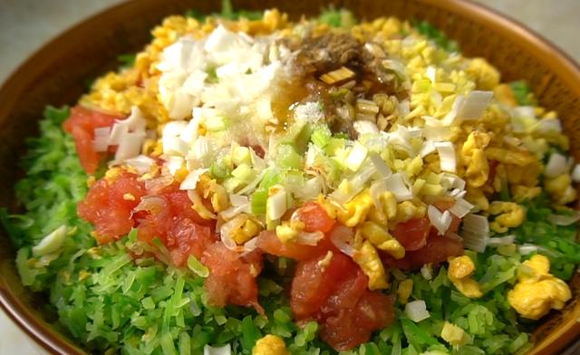 冬天就爱吃这馅的包子，不发面不烫面，皮薄馅足，一次至少吃4个