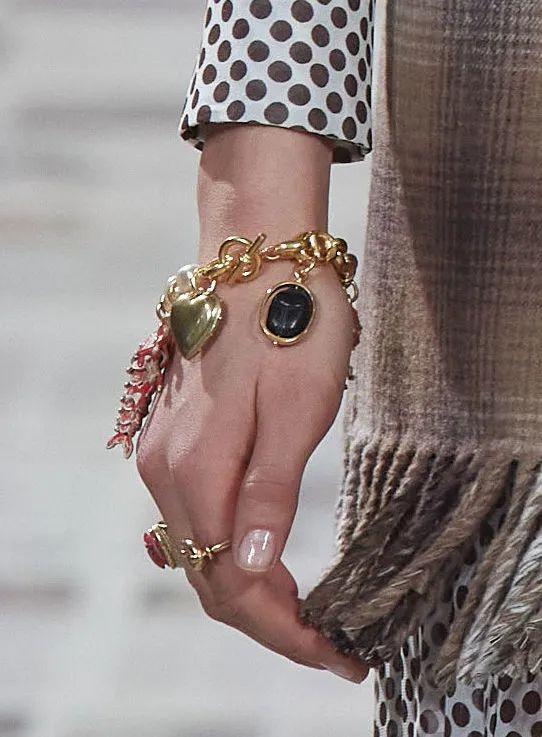 第五大道女装主题｜柔和复古--2020/21秋冬主题解析