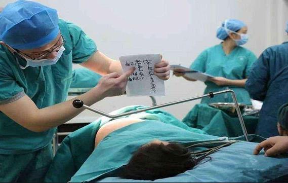 超级宝妈|“老大是姐行不？不行我就塞回去重来”，原来妇产医生也“开车”