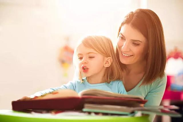 【你的育儿经】孩子回家有这3种表现，多半是在幼儿园“受委屈了”，家长要重视