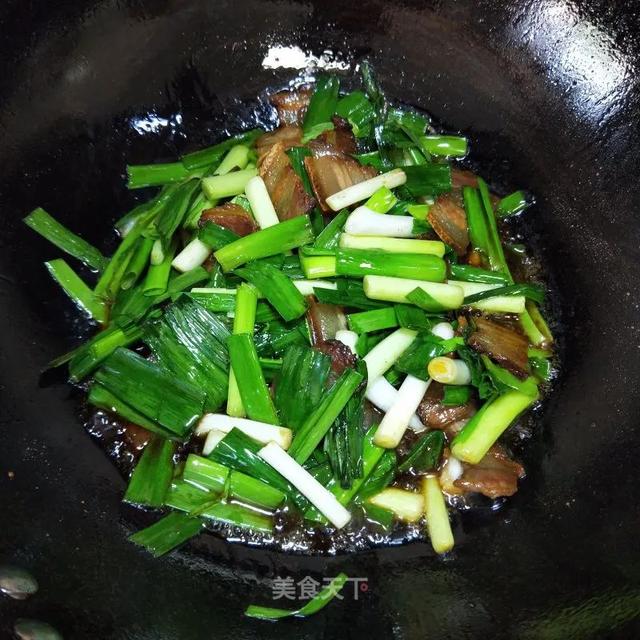 等了一年的腊肉，忍不住想尝尝鲜！味道醇香，百搭又下饭