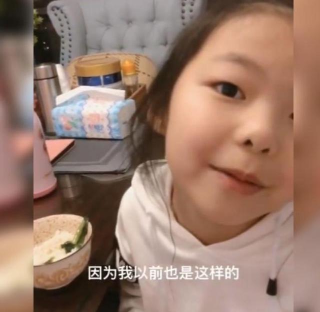 [超级宝妈]姐姐为争宠当面拆穿妹妹，网友：小样，你玩的都是老姐当年玩剩的