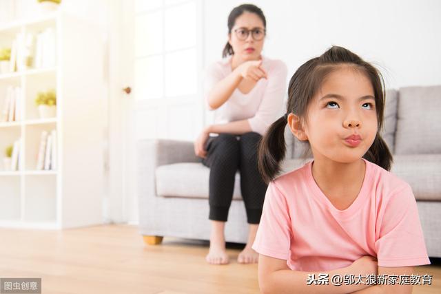 「超级宝妈」孩子发脾气时，笨父母一味讲道理，聪明父母首先接纳孩子的情绪