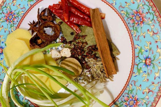 20年秘制酱牛肉配方，其实诀窍很简单，酱香浓郁，怎么切都不散