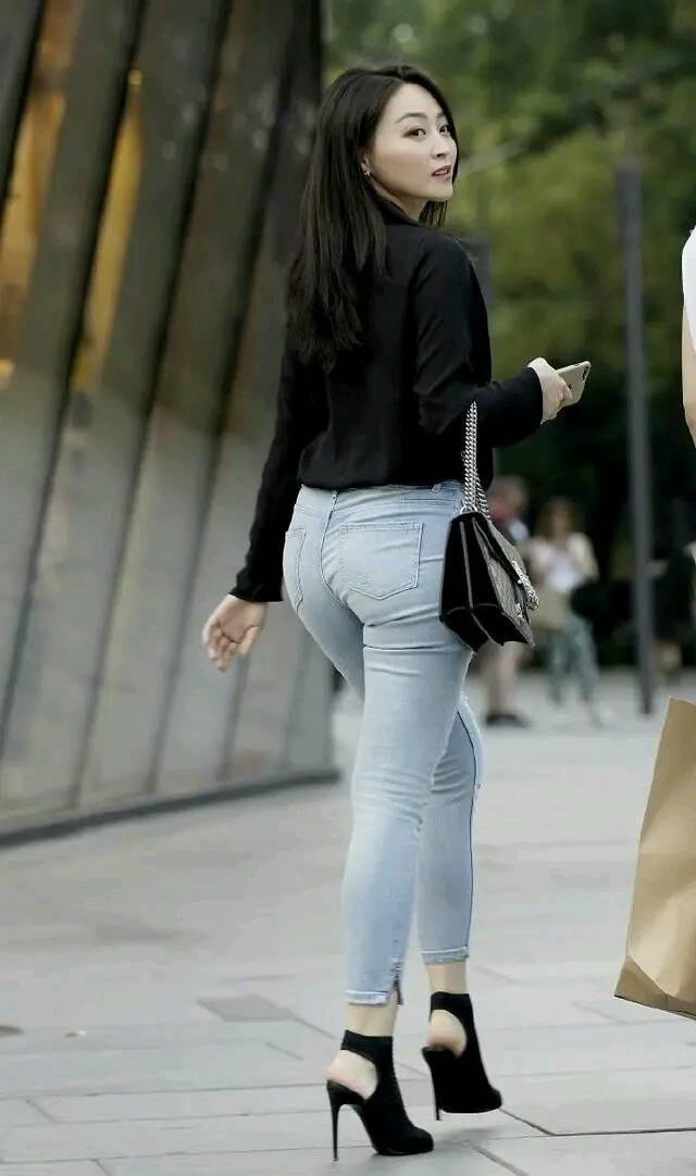 普拉达女王靴子改成凉鞋，只需开几个“洞”，可感觉还是“捂得慌”