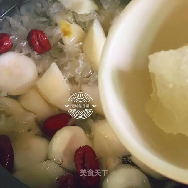 冬季干咳，嗓子疼？来一碗自制的冰糖炖雪梨，润肺止咳，滋润整个冬天