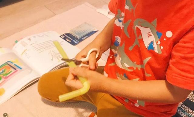 你的育儿经▲简单又美腻的宅家小手工，第一个就把女儿迷住了