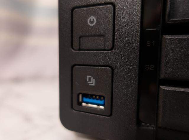 超详细Emby和Jellyfin对比！威联通TS-551：挂黑裙，转原盘如何？