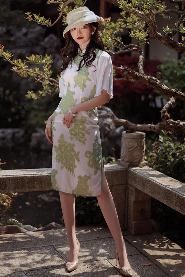 最时尚旗袍居然变得这么时髦，30岁女人穿刚刚好，优雅又显瘦