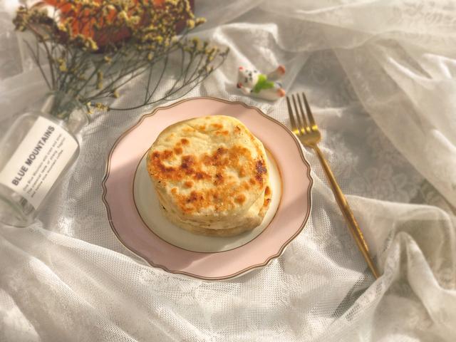 家庭版牛肉饼的做法，馅料这样做，咬一口汁多肉嫩，真过瘾