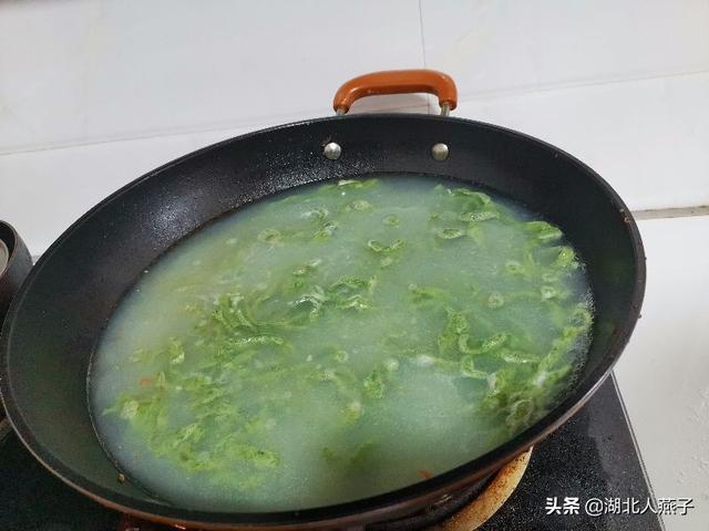 陕西特色面食，用菠菜做面条，不用水和面，色香味美有营养