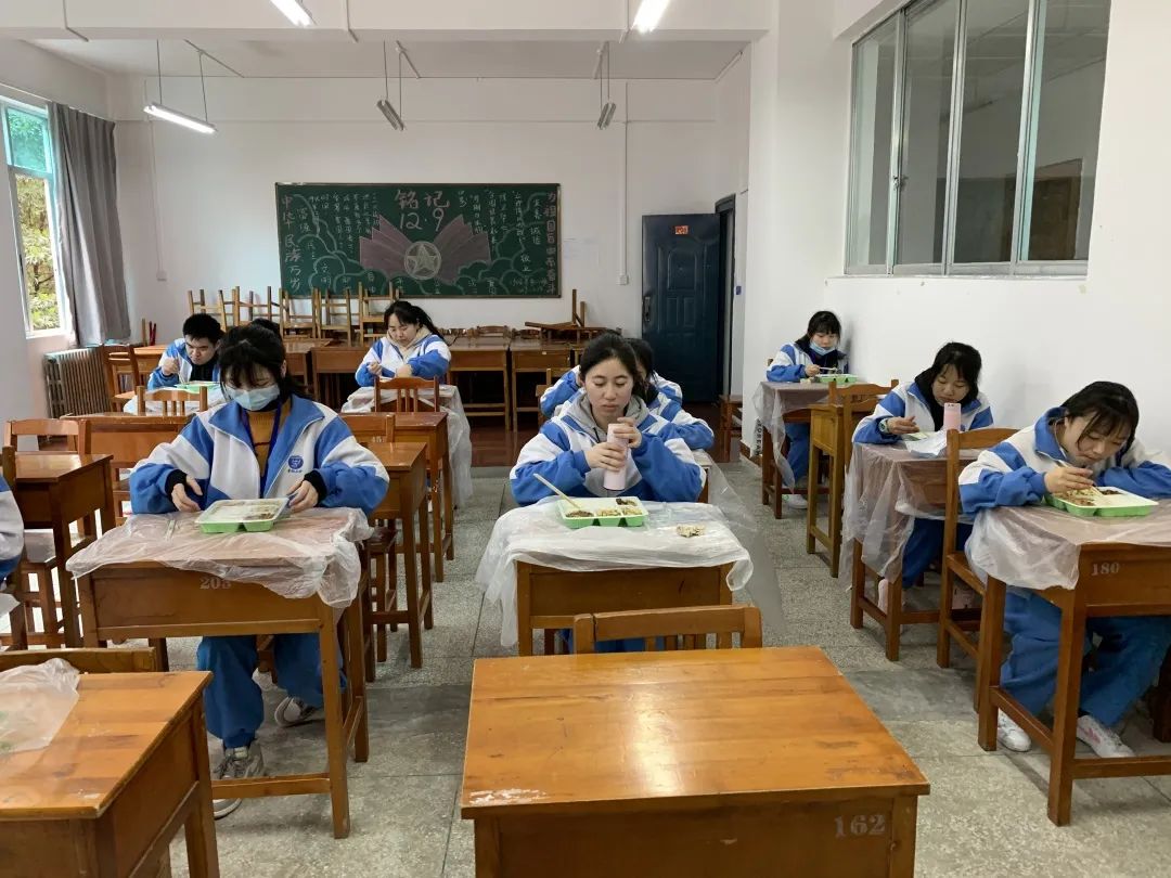 暖先生格调@家长注意了！学生返校要这样（这个省做了示范）