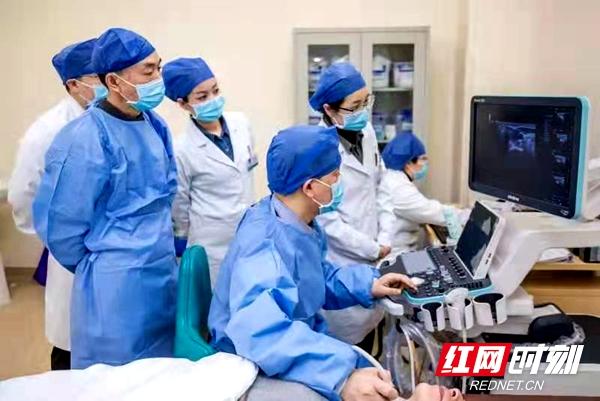 超声|邵阳市中心医院东院：成功开展首例甲状腺肿块细针活检术（FNA)+甲状腺肿块微波消融术