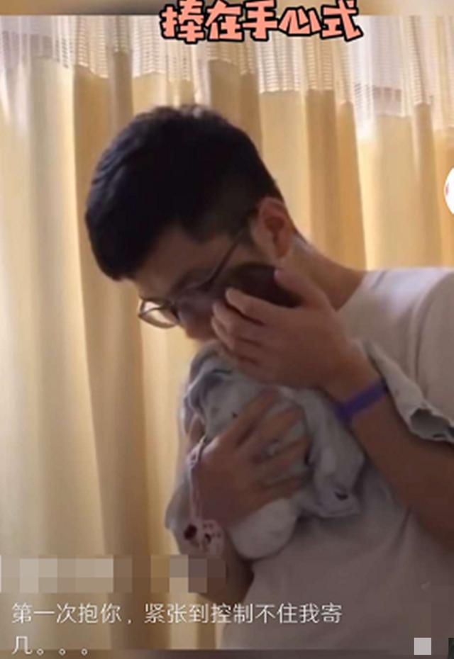 超级宝妈|宝爸们抱宝宝慌张得像偷孩子，让人忍不住笑，谁还不是第一次当爹