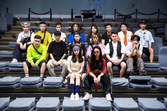 《青春有你2》里追梦的南艺妹子,老师和同学说她“飒”|扬眼